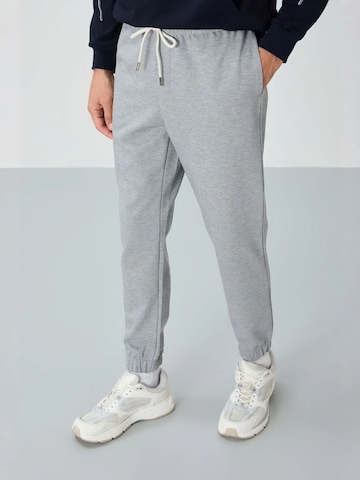 Tommy Life Tapered Workout Pants 'Jogginghose' in Grey