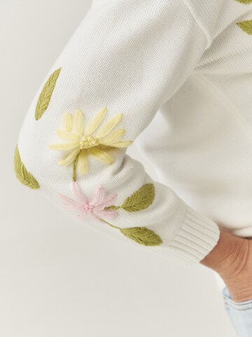 Pullover di TATUUM in bianco