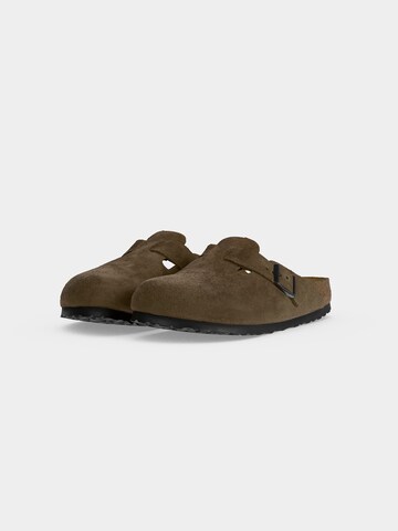 BIRKENSTOCK Muiltjes 'Boston' in Bruin