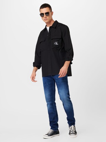 Calvin Klein Jeans - Comfort Fit Camisa 'Utility' em preto