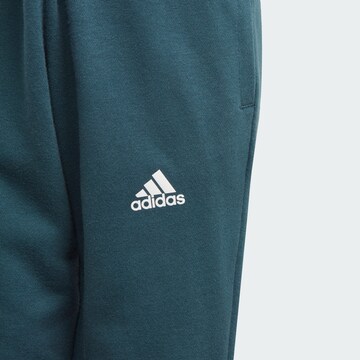 ADIDAS SPORTSWEAR Trainingsanzug 'Essentials' in Grün