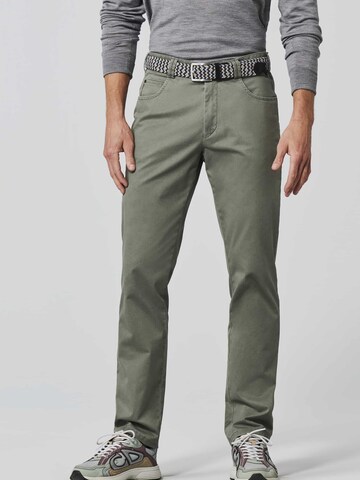 MEYER Regular Chino Pants in Green: front