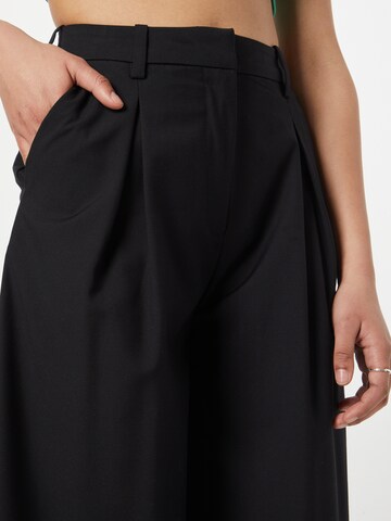 WEEKDAY Wide leg Pleat-Front Pants 'Indy' in Black