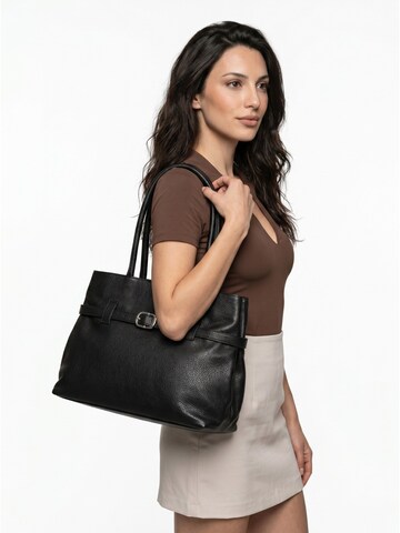 Cluty Handbag in Black