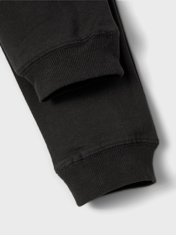 NAME IT - Tapered Pantalón en negro