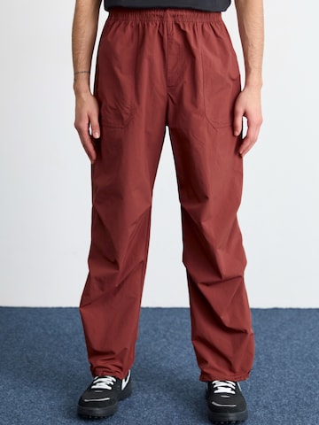 Jordan Loose fit Trousers 'ESS' in Red: front