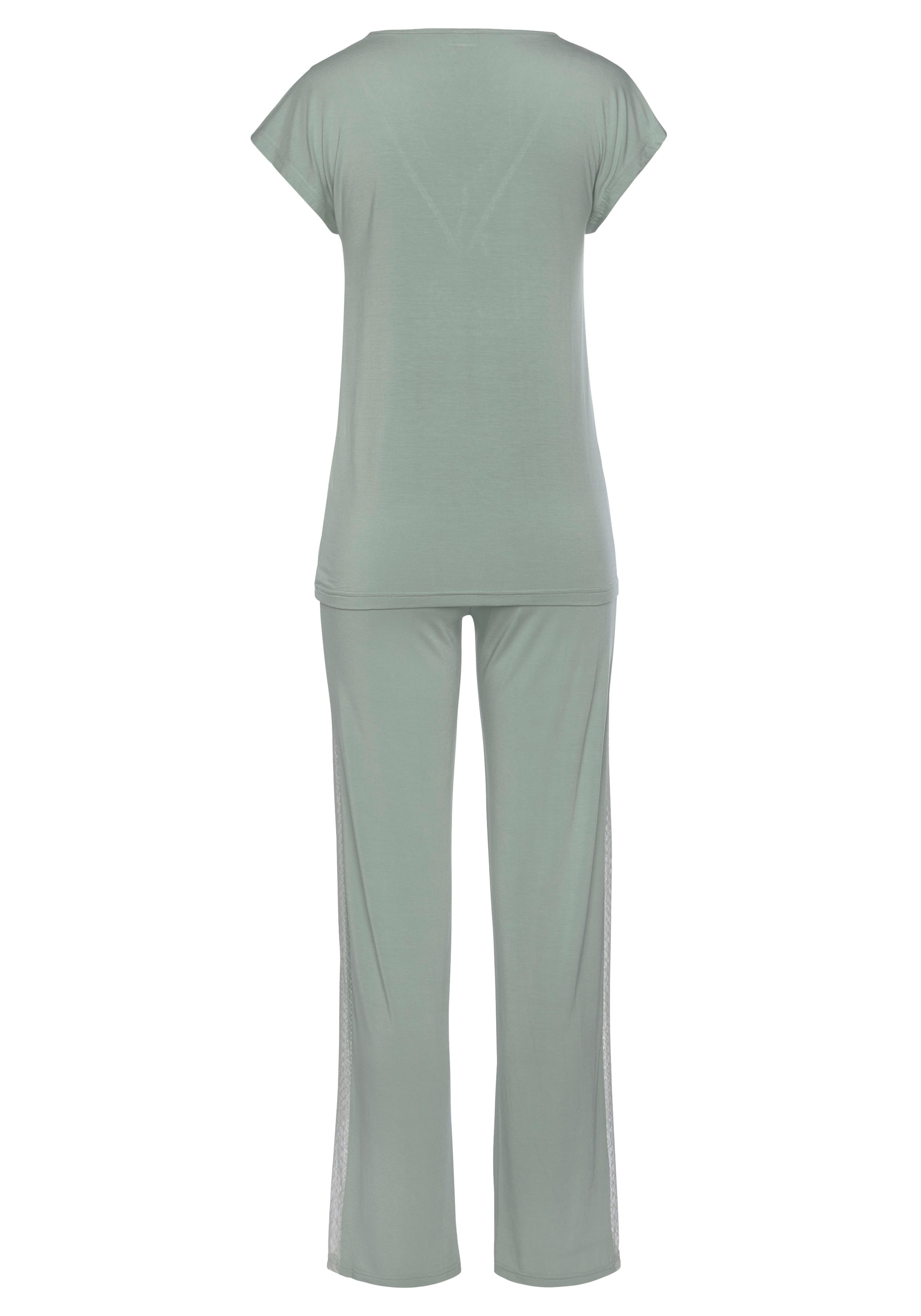 Pijama de la LASCANA pe verde