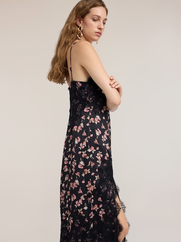 Robe MOTIVI en noir