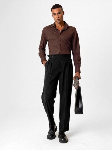 regular Pantaloni con pieghe 'Ludovico' di Antioch in nero