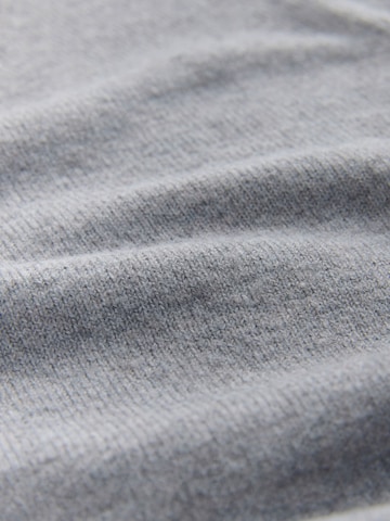Next Pullover in Grau