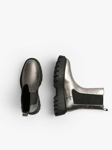 Scalpers Chelsea Boots in Silver