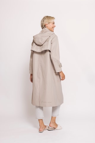Zhrill Mantel in Beige
