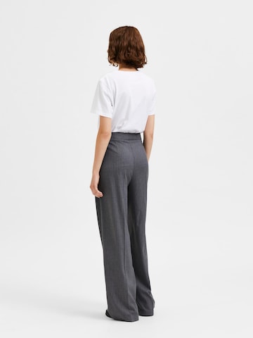 SELECTED FEMME Wide leg Trousers with creases 'Anni' in Grey