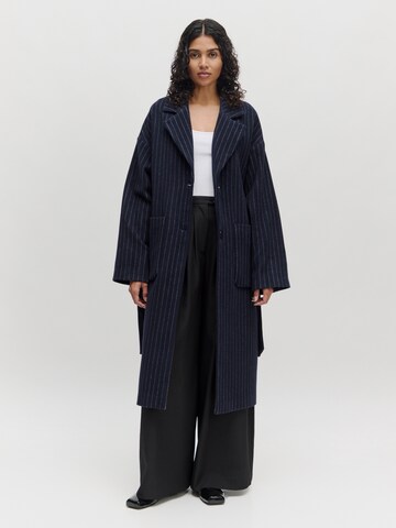 EDITED Between-seasons coat 'Santo' in Blue: front