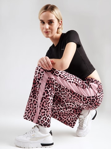 PUMA Широка кройка Панталон 'T7' в розово