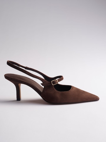 The Set Slingpumps in Bruin