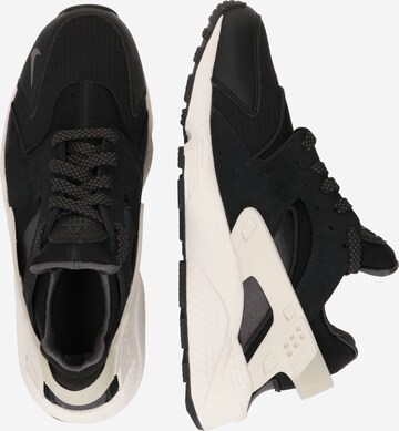 Nike Sportswear Matalavartiset tennarit 'AIR HUARACHE' värissä musta