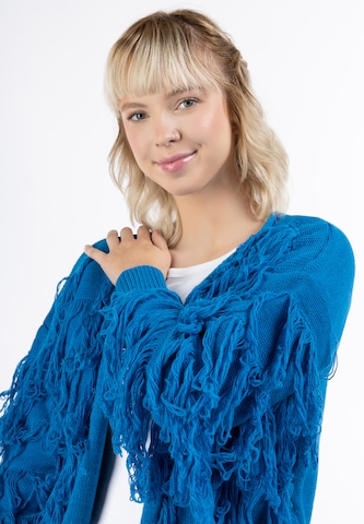 Geacă tricotată de la IZIA pe albastru