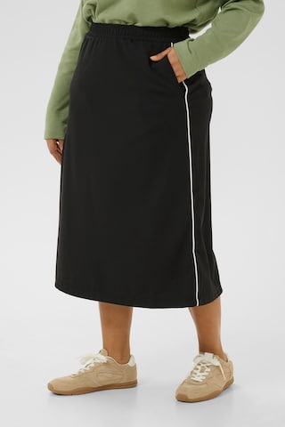 KAFFE CURVE - Falda en negro: frente