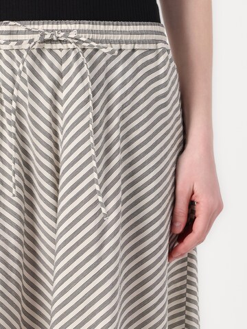 TOMMY HILFIGER Пола в черно