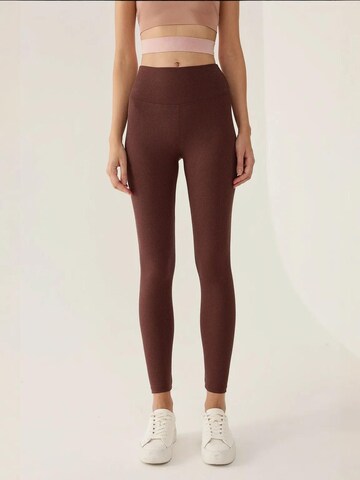 Hiccup Skinny Leggings in Braun: Vorderseite