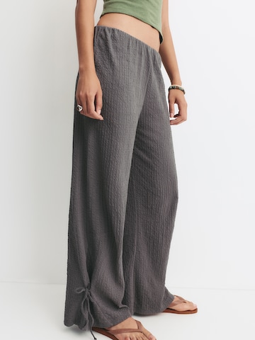 Pull&Bear Wide leg Broek in Grijs: voorkant