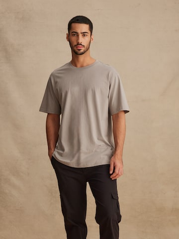 T-Shirt 'Cem' DAN FOX APPAREL en gris : devant