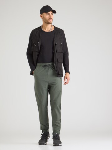 Effilé Pantalon Nike Sportswear en vert