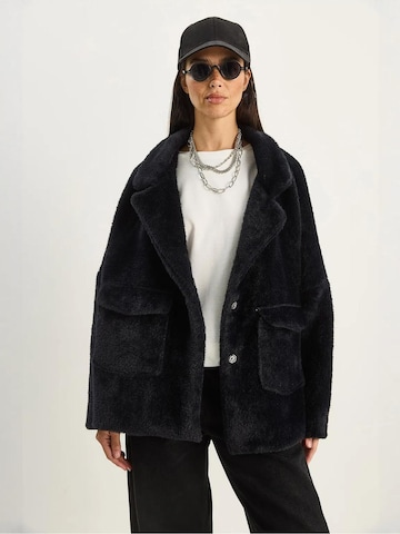 Bianco Lucci - Sobretudo de inverno em preto: frente