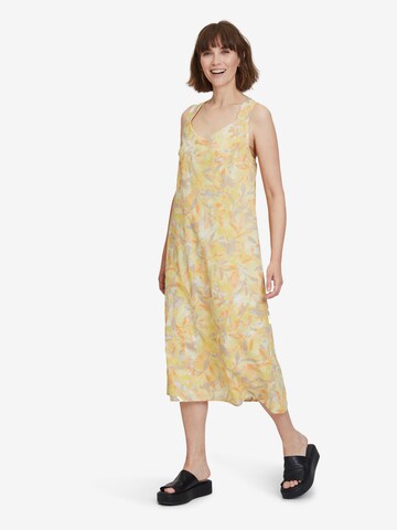 Betty & Co Dress in Yellow: front
