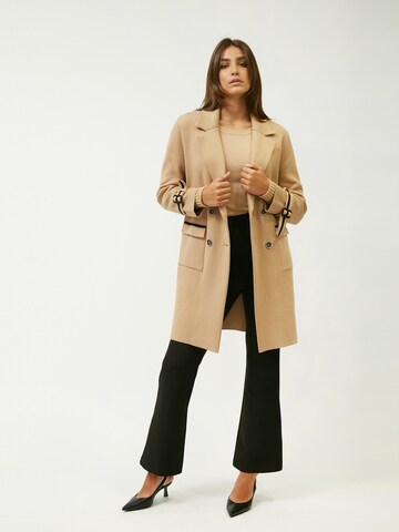 Influencer Between-seasons coat in Beige