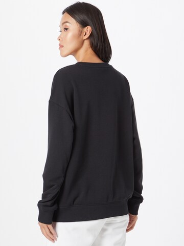 new balance Sweatshirt in Black