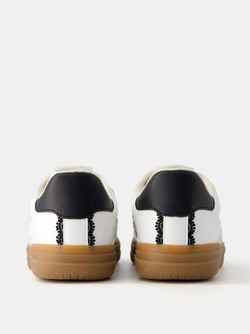Sneaker bassa di Bershka in bianco