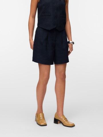 regular Pantaloni con pieghe 'VMMAJ' di VERO MODA in blu