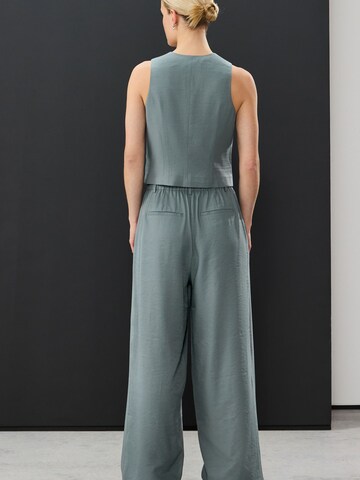 Next Широкий Брюки со складками в Серый