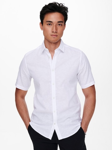 Only & Sons - Ajuste estrecho Camisa 'Caiden' en blanco