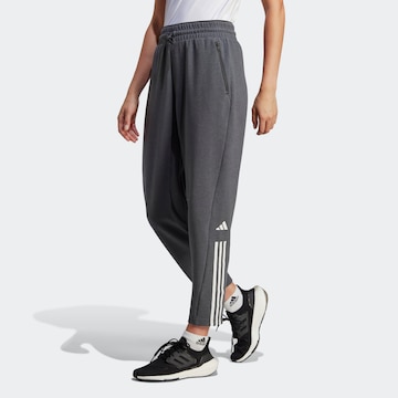 ADIDAS PERFORMANCE - Loosefit Calças de desporto 'Train Essentials -Fit ' em cinzento: frente