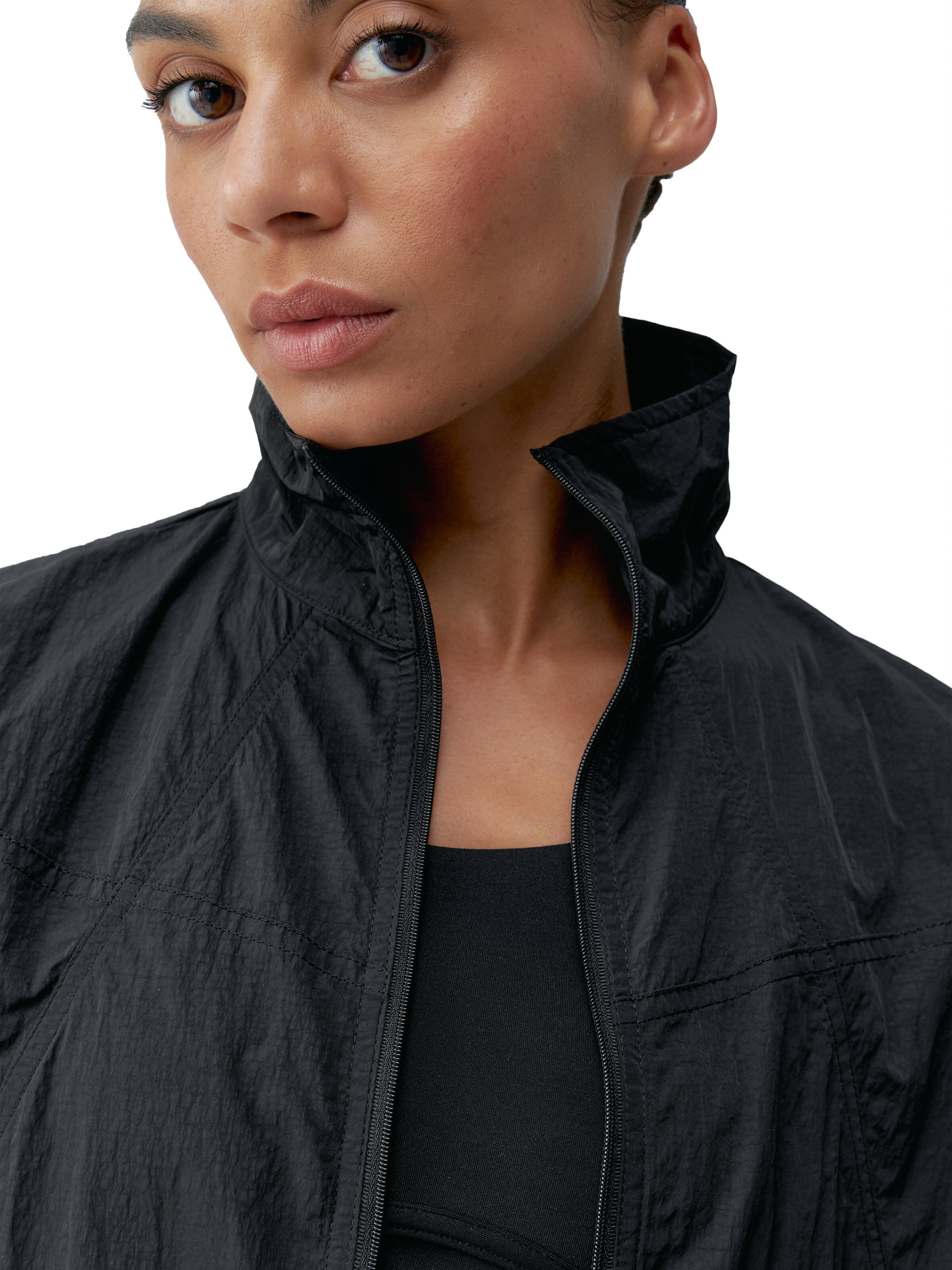 Born Living Yoga Tussenjas 'Amara' in Zwart