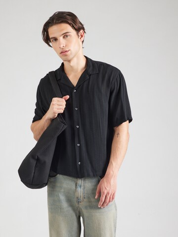 Abercrombie & Fitch Mugav suurus Triiksärk, värv must: eest vaates