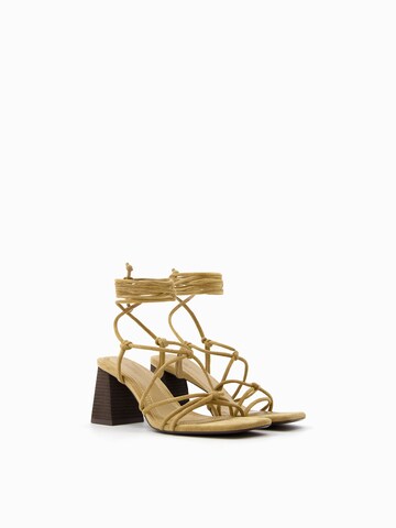 Bershka Sandalen met riem in Geel