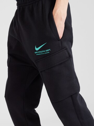 Effilé Pantalon cargo Nike Sportswear en noir