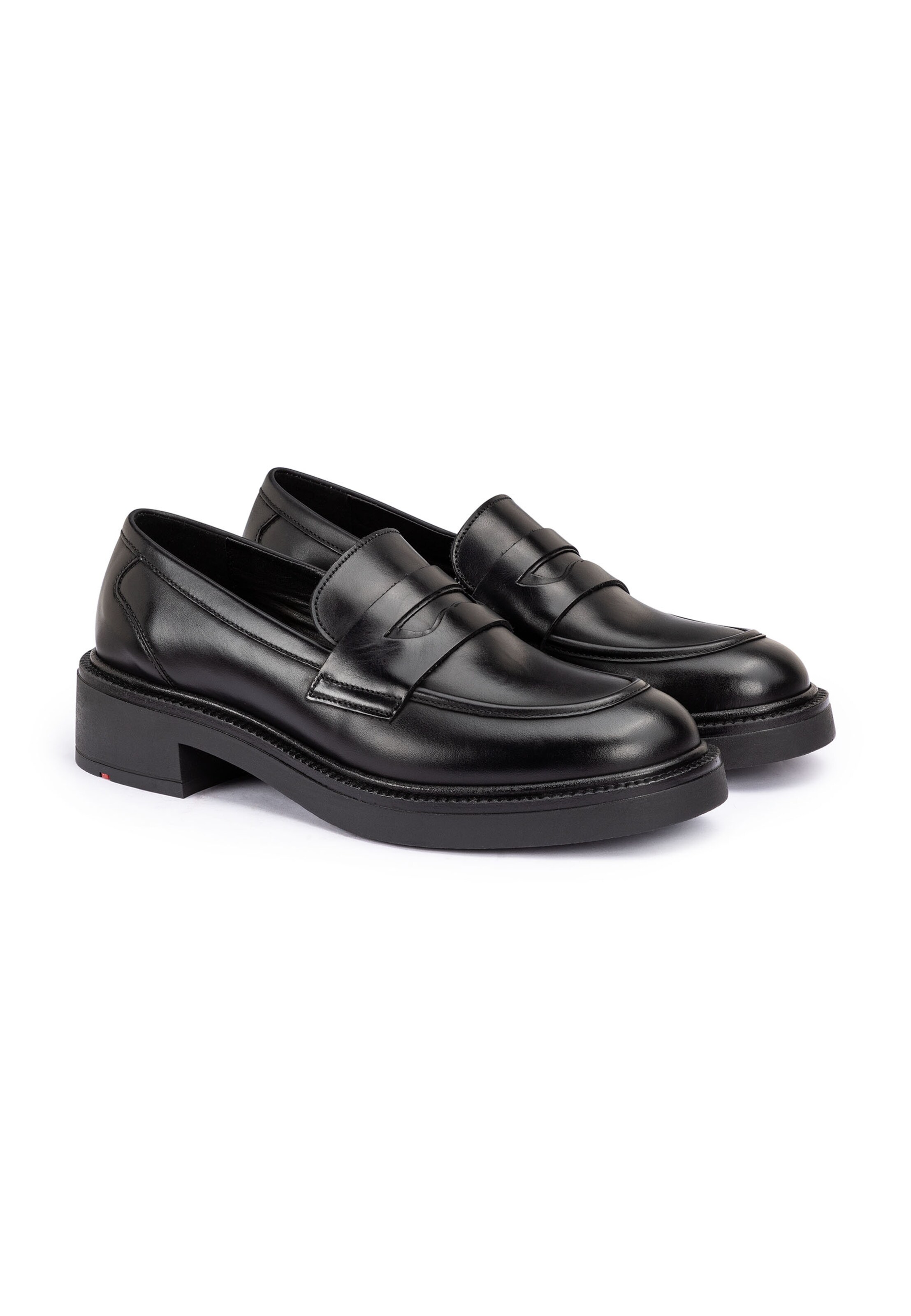 LLOYD Classic Flats in Black
