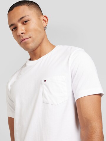 Maglietta 'Essential' di TOMMY HILFIGER in bianco