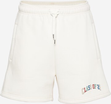 ABOUT YOU Limited Regular Shorts 'Gwen' in Weiß