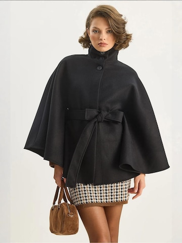 Cappotto di mezza stagione di Bianco Lucci in nero: frontale