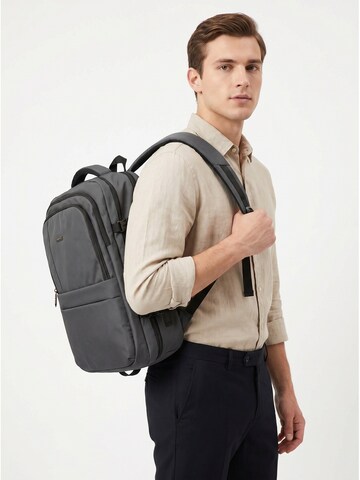 Zaino 'Zaino Coveri unisex poliestere 100% - Chiusura zip' di Coveri Collection in grigio