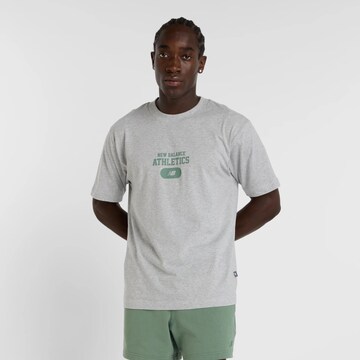 T-Shirt 'Heritage' new balance en gris : devant