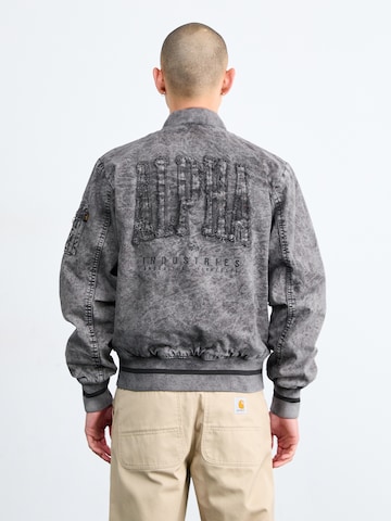 ALPHA INDUSTRIES Демисезонная куртка в Черный