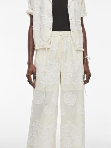 Regular Pantalon ROUGE EDIT en blanc
