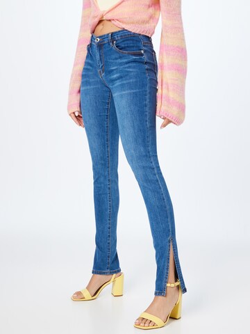 Edikted Flared Jeans in Blue: front